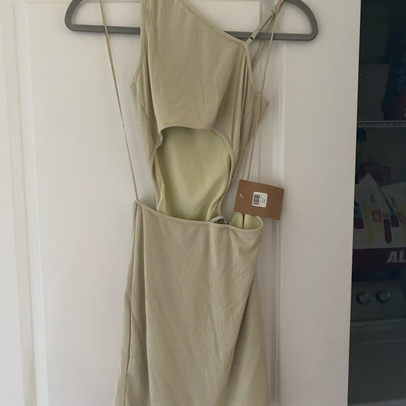 Sage green bodycon dress - Picture 2 of 3